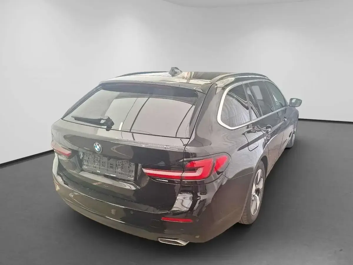 Gebraucht BMW 520 190 PS (139 kW) 2023 Schwarz Limousine