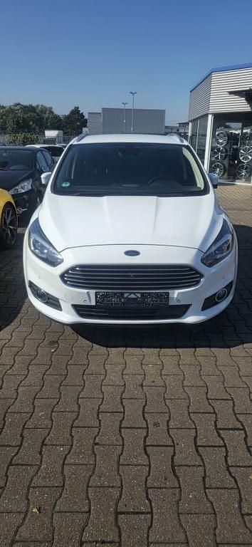 Weiß Gebraucht 2016 Ford S-MAX Titanium Van / Kleinbus | 10.800 € (Fairer Preis) - Bild 1/4