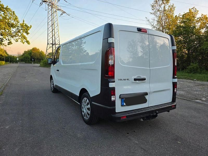 Second-hand Renault Trafic 131 CP (96 kW) 2019 Alb Monovolum