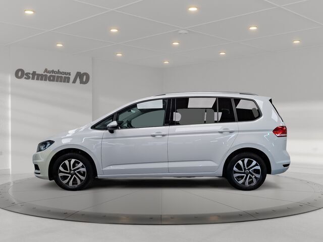 Gebraucht VW Touran Active 150 PS (110 kW) 2021 Weiß Van / Kleinbus
