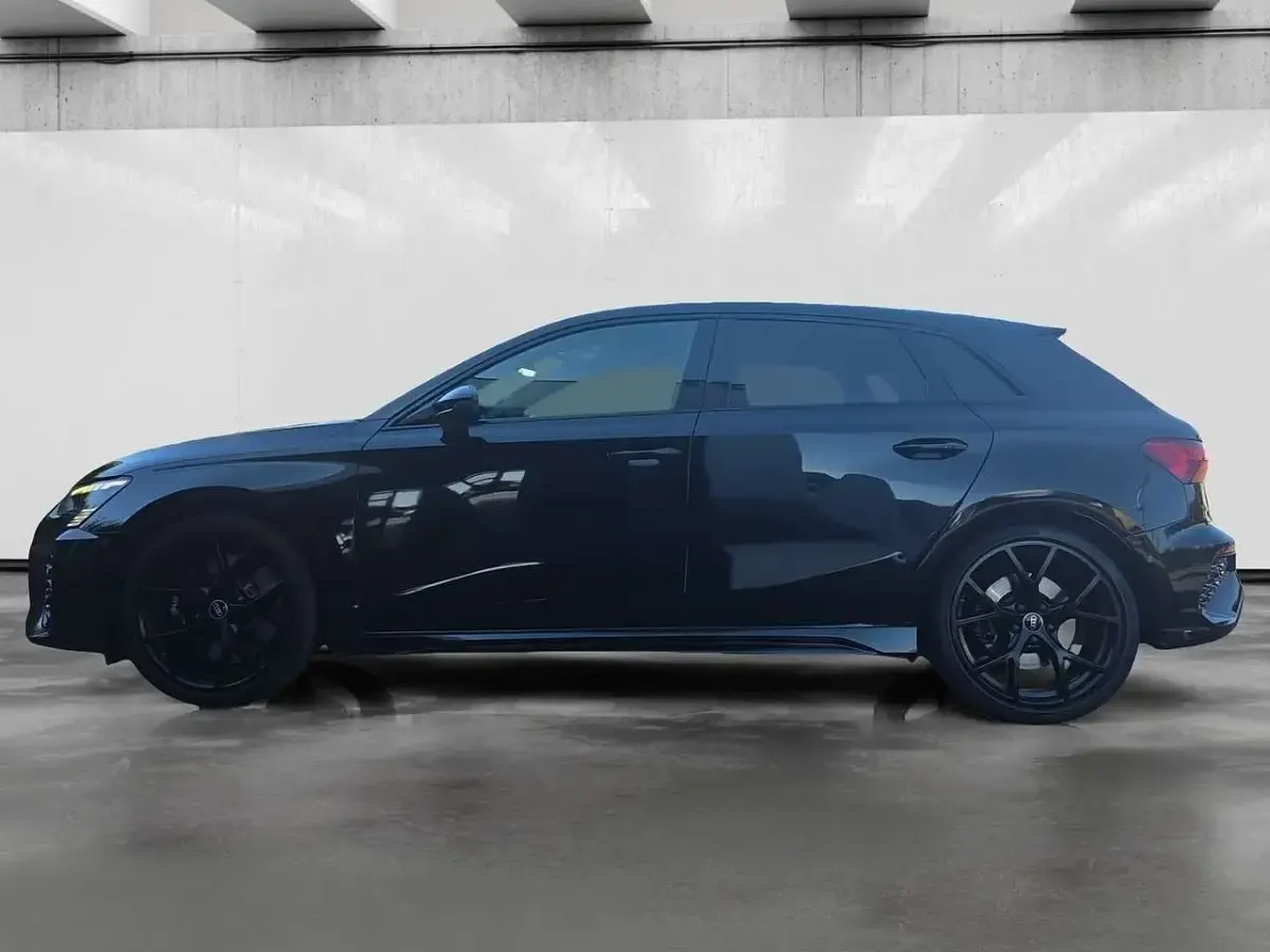 Gebraucht Audi RS3 Sport 400 PS (294 kW) 2024 Mythosschwarz metallic Limousine