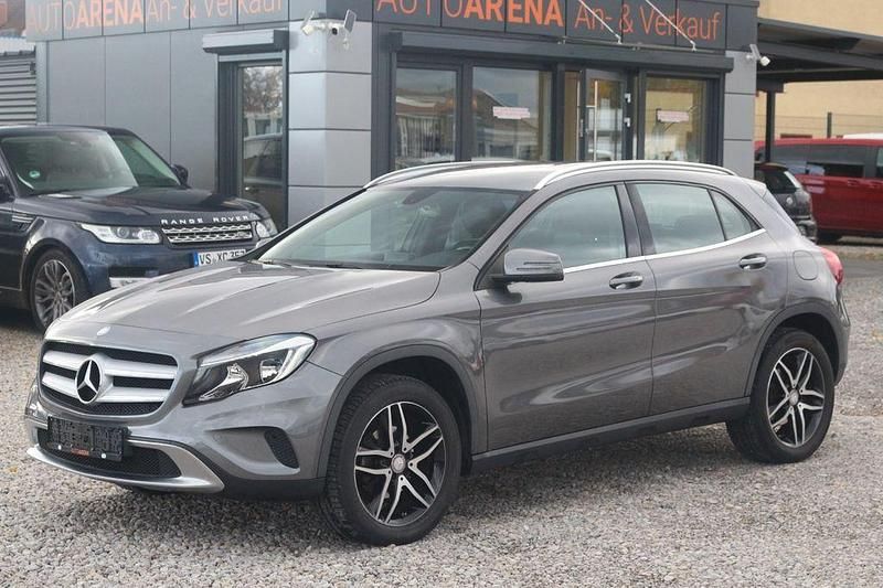 Grau Gebraucht 2014 Mercedes GLA220 SUV | 12.490 € (Superpreis) - Bild 1/4
