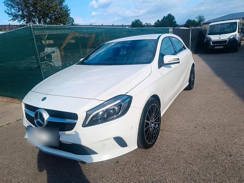 Second-hand Mercedes A200 156 CP (114 kW) 2017 Alb Hatchback
