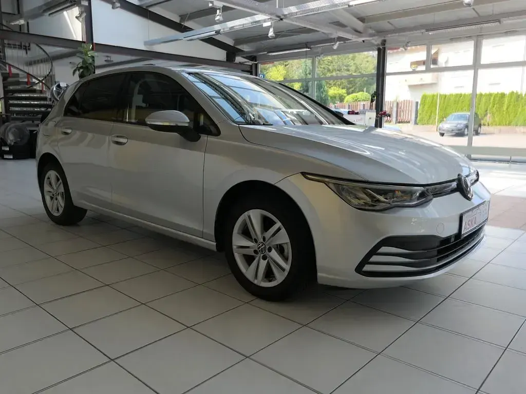Gebraucht VW Golf VIII 150 PS (110 kW) 2022 Silber Limousine