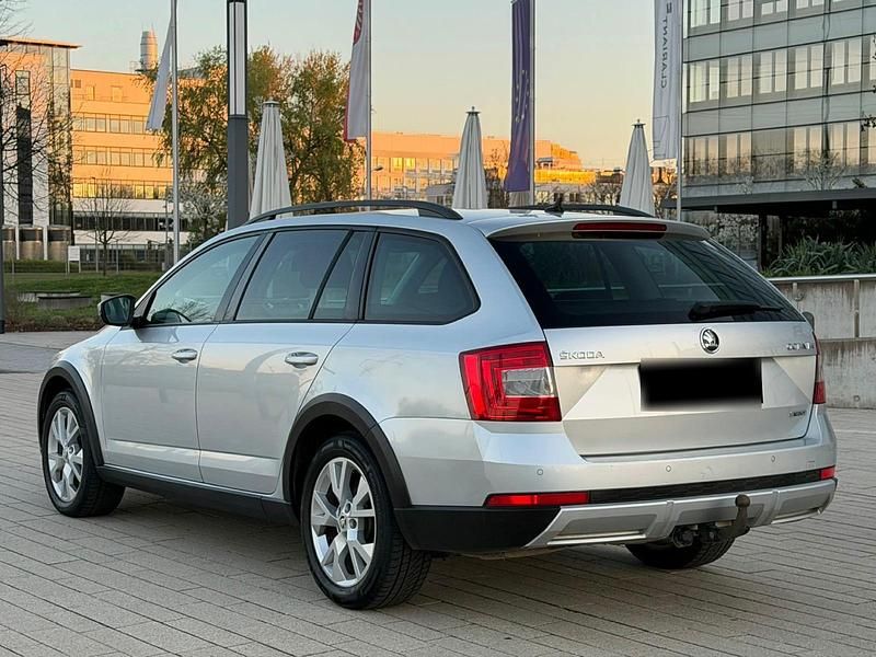Gebraucht Skoda Octavia 184 PS (135 kW) 2016 Silber Kleinwagen