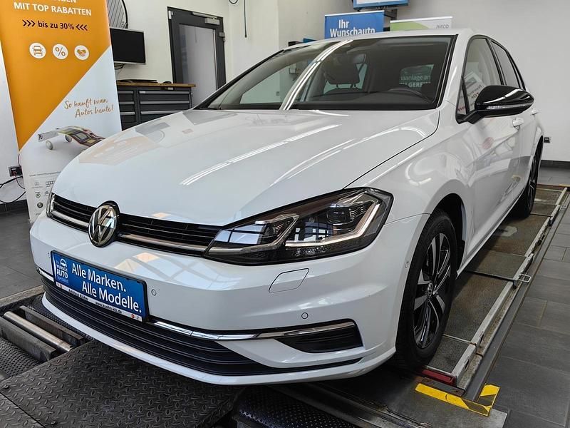 Oryxwhite perlmutteffekt Gebraucht 2019 VW Golf VII IQ Drive Limousine | 18.990 € (Fairer Preis) - Bild 1/4