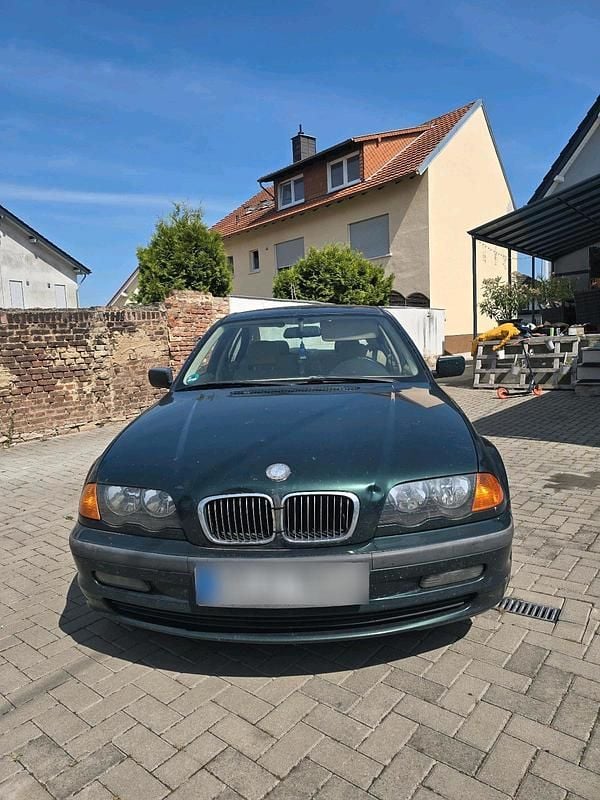 Grün Gebraucht 1998 BMW 320 Limousine | 1.249 € (Superpreis) - Bild 1/4