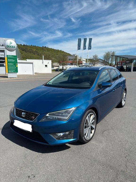Second-hand Seat Leon FR 184 CP (135 kW) 2015 Albastru Berlinǎ