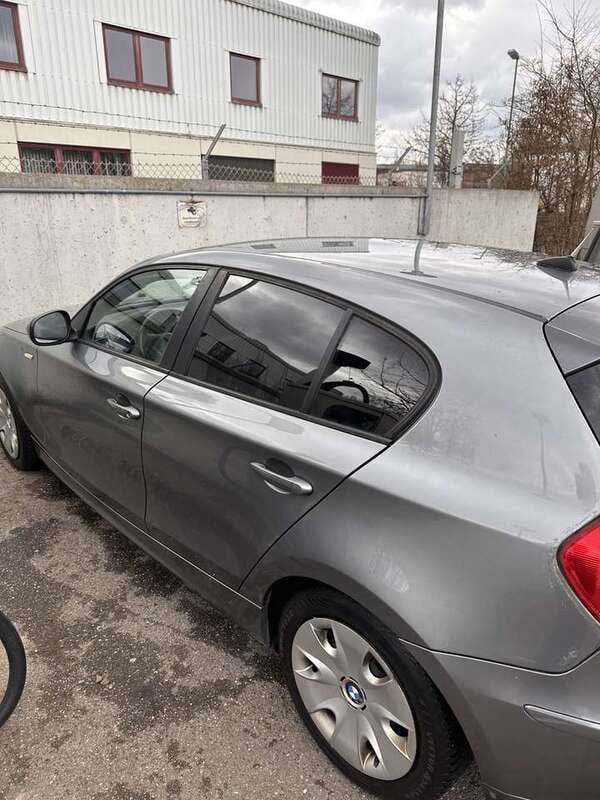 Grau Gebraucht 2009 BMW 118 Kleinwagen | 1.925 € (Superpreis) - Bild 1/4