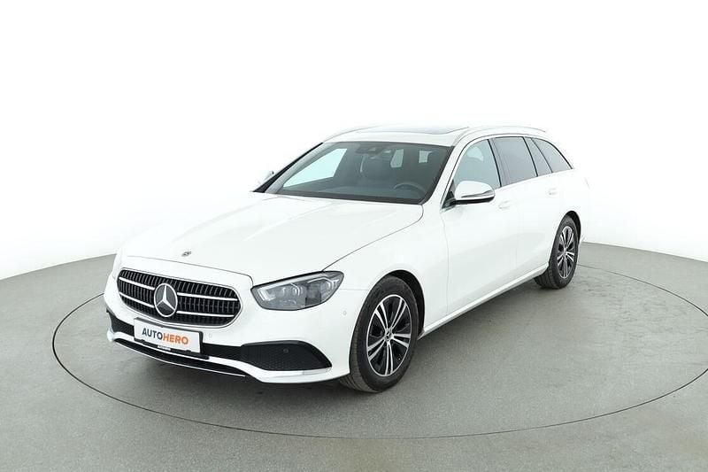 Weiß Gebraucht 2020 Mercedes E220 Avantgarde Kombi | 33.760 € (Fairer Preis) - Bild 1/3