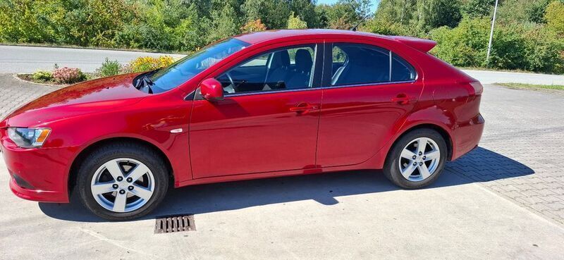 Gebraucht Mitsubishi Lancer Invite 140 PS (102 kW) 2011 Rot Limousine