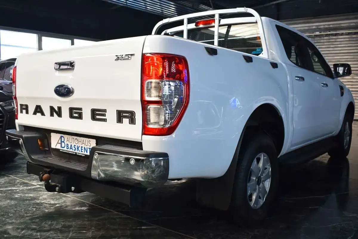 Gebraucht Ford Ranger XLT 212 PS (155 kW) 2022 Weiß Pickup