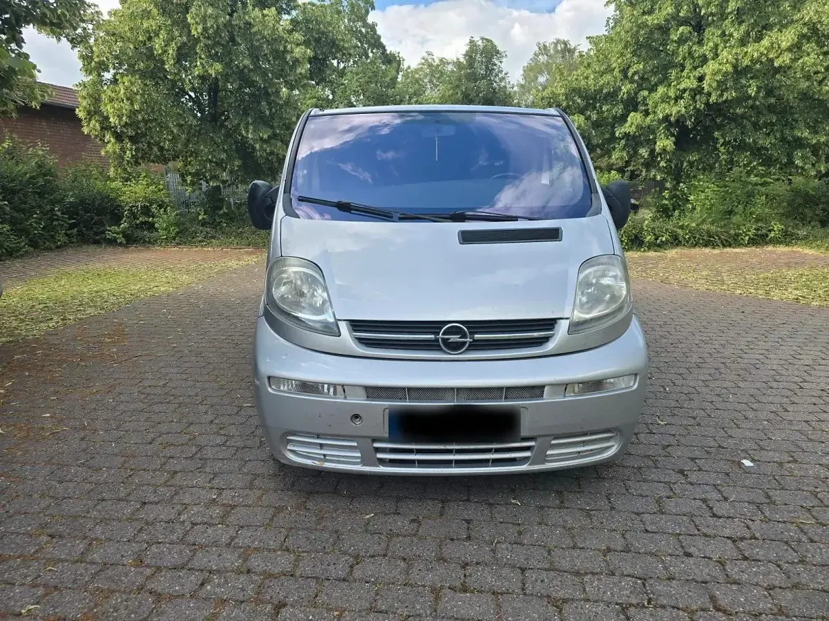 Gebraucht Opel Vivaro 100 PS (73 kW) 2006 Silber Van / Kleinbus