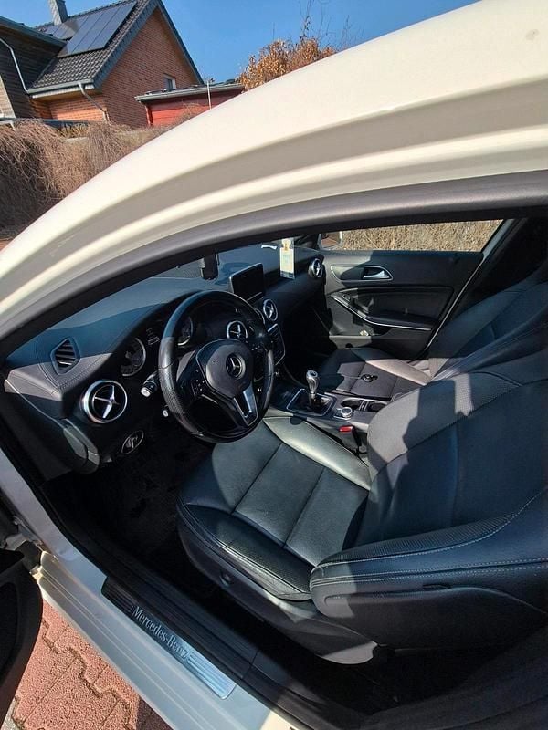 Gebraucht Mercedes A200 136 PS (100 kW) 2015 Weiß Limousine