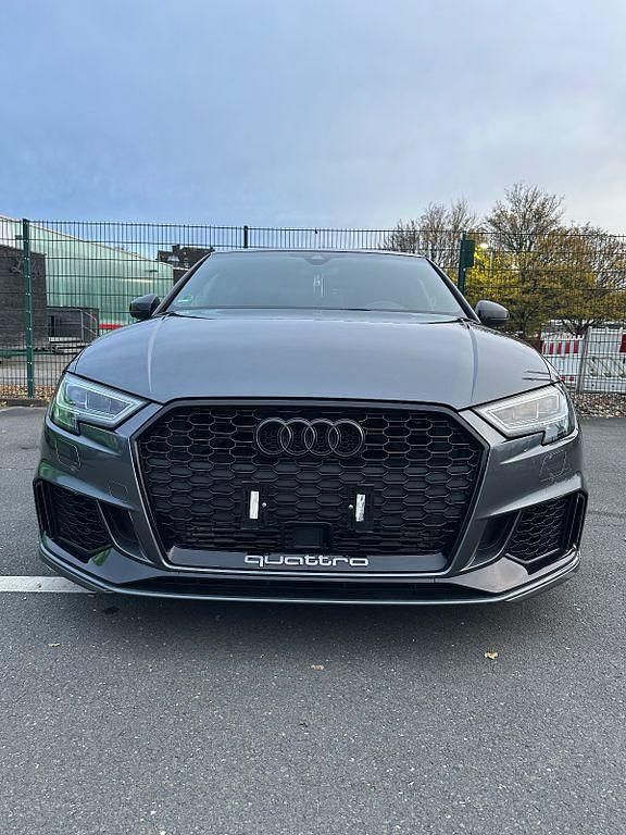 Grau Gebraucht 2019 Audi RS3 Sport Kleinwagen | 42.300 € - Bild 1/4