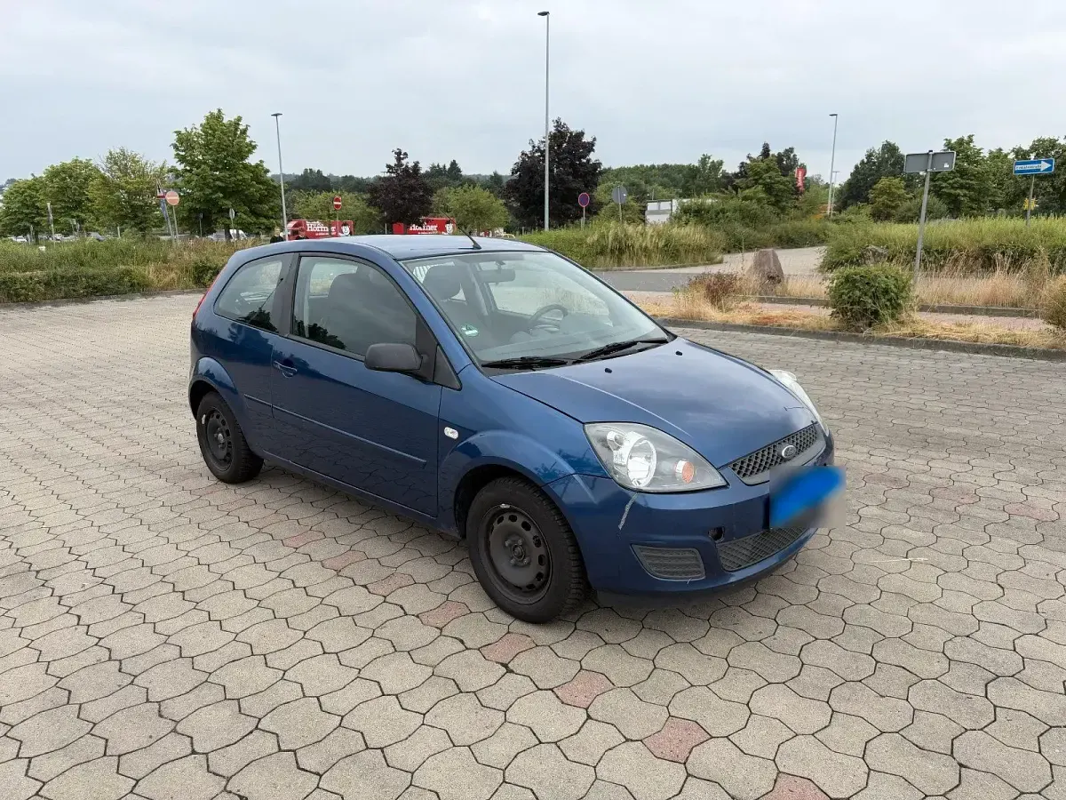 Gebraucht Ford Fiesta 80 PS (58 kW) 2008 Blau Kleinwagen