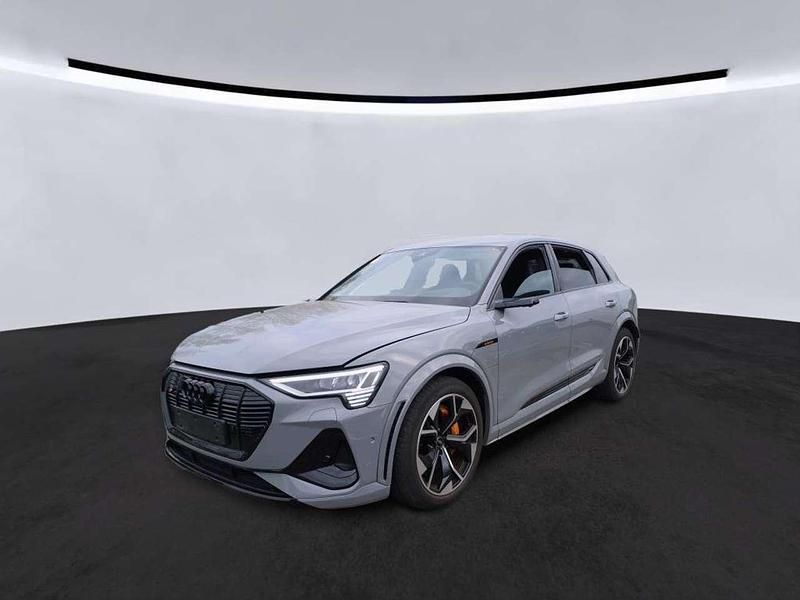 Individuallackierungen audi exclusive Gebraucht 2022 Audi e-tron Comfort SUV | 47.020 € (Guter Preis) - Bild 1/2
