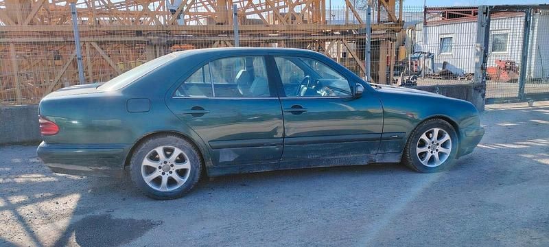 Gebraucht Mercedes E220 150 PS (110 kW) 2000 Limousine