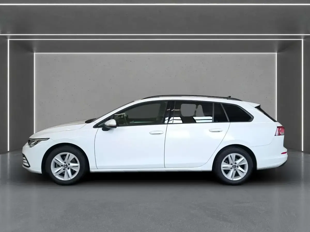Gebraucht VW Golf VIII Life 150 PS (110 kW) 2024 Weiß Kombi