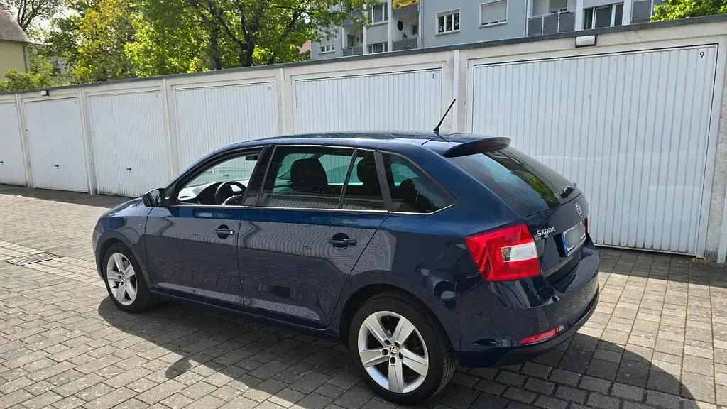 Gebraucht Skoda Rapid Drive 105 PS (77 kW) 2014 Blau Kleinwagen