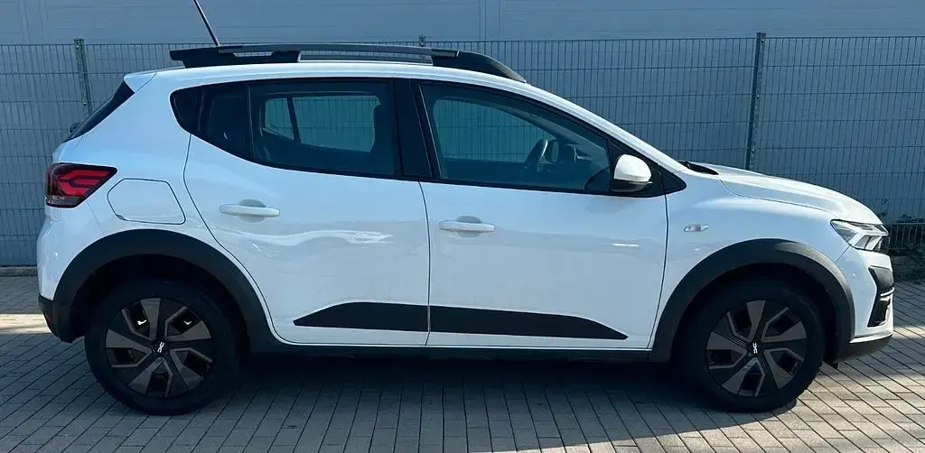 Gebraucht Dacia Sandero Expression 91 PS (66 kW) 2024 Weiß Limousine