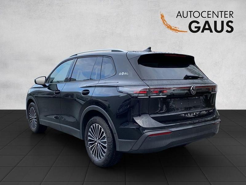 Gebraucht VW Tiguan Goal 150 PS (110 kW) 2025 Schwarz SUV