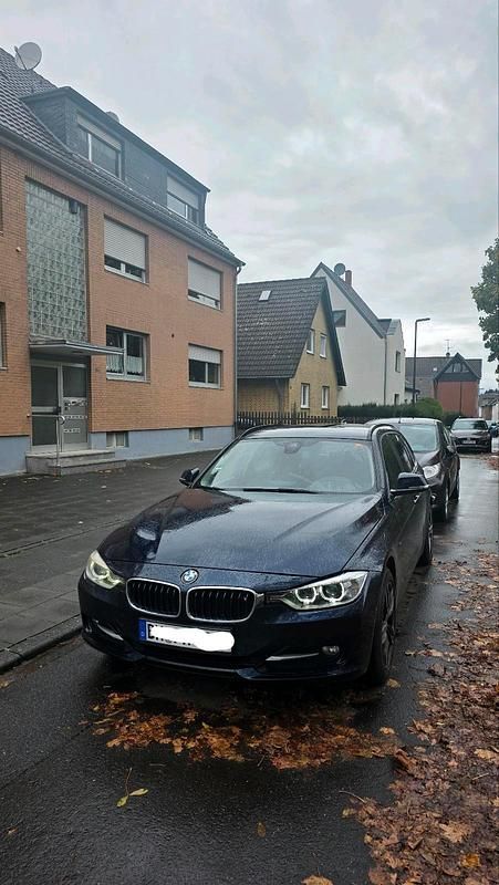 Blau Gebraucht 2013 BMW 320 Sport Line Kombi | 10.300 € (Fairer Preis) - Bild 1/4