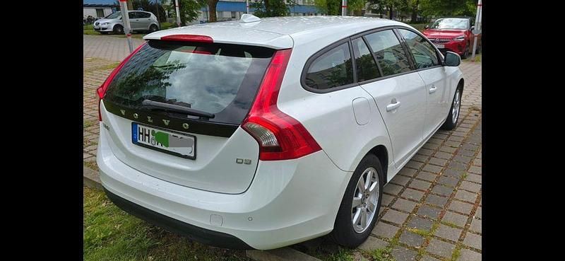 Używany Volvo V60 163 KM (119 kW) 2011 Biały Kombi