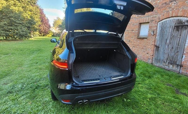 Gebraucht Jaguar F-Pace 179 PS (131 kW) 2019 Schwarz SUV