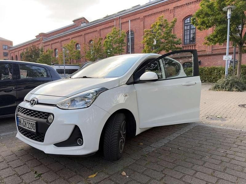 Weiß Gebraucht 2018 Hyundai i10 YES! Kleinwagen | 7.890 € (Guter Preis) - Bild 1/4