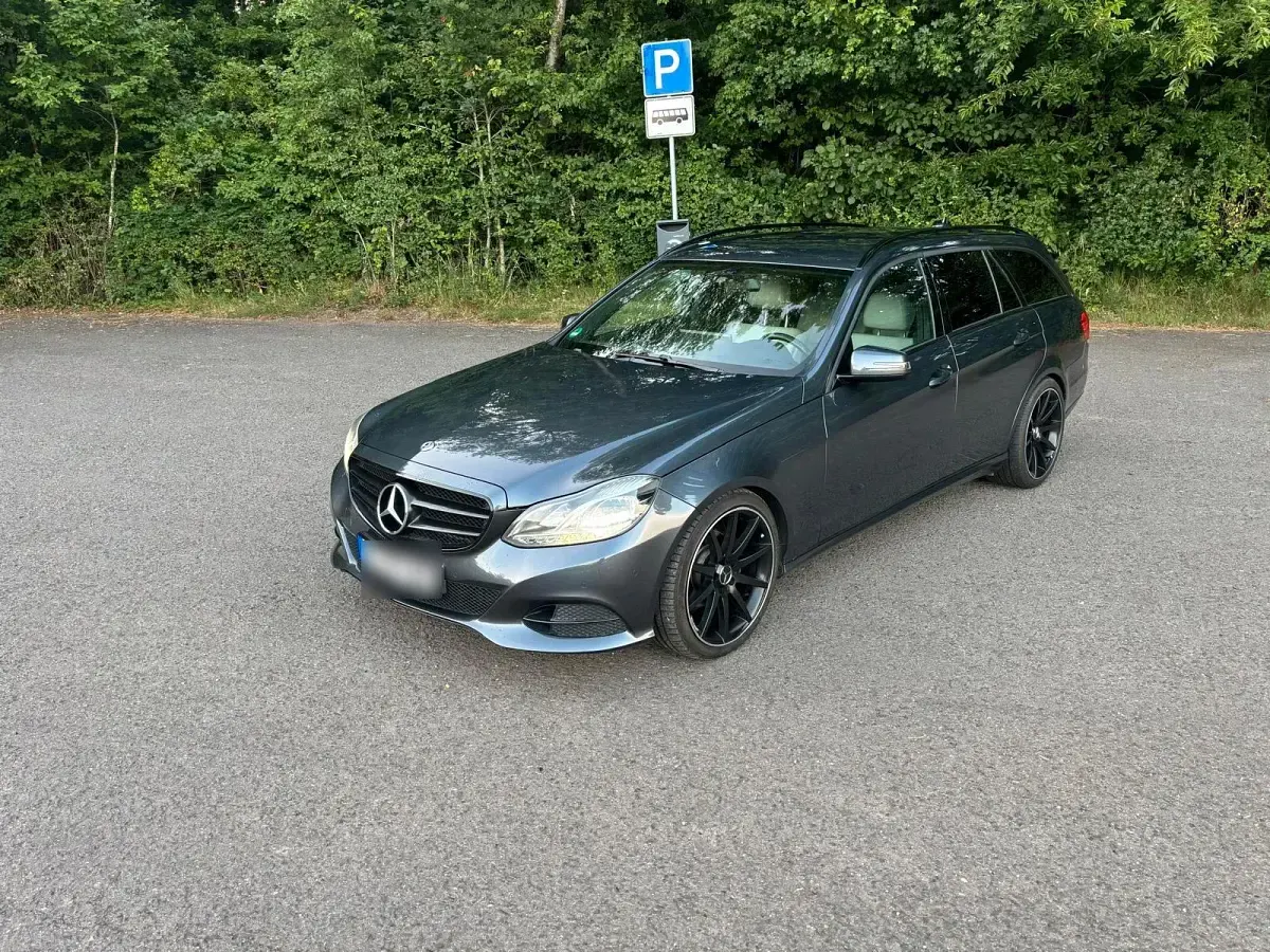 Gebraucht Mercedes E220 177 PS (130 kW) 2014 Andere farben Kombi