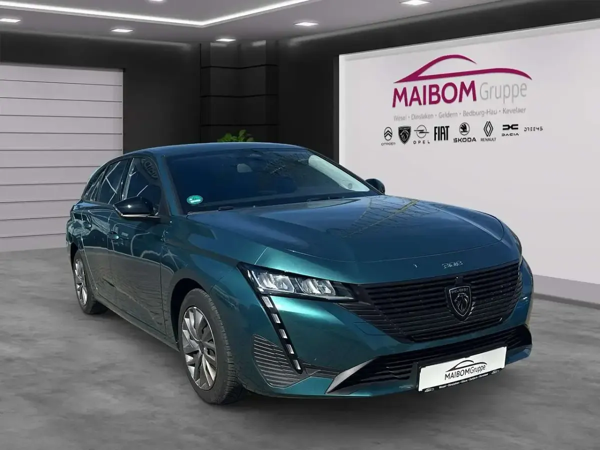 Gebraucht Peugeot 308 Active 110 PS (80 kW) 2022 Blau/typ aussenverkleidung met Kombi