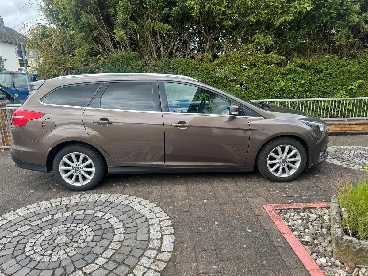 Gebraucht Ford Focus 120 PS (88 kW) 2016 Braun Kombi
