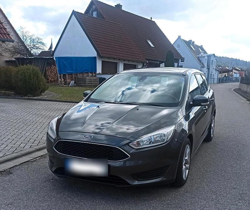 Gebraucht Ford Focus 120 PS (88 kW) 2015 Grau Kombi