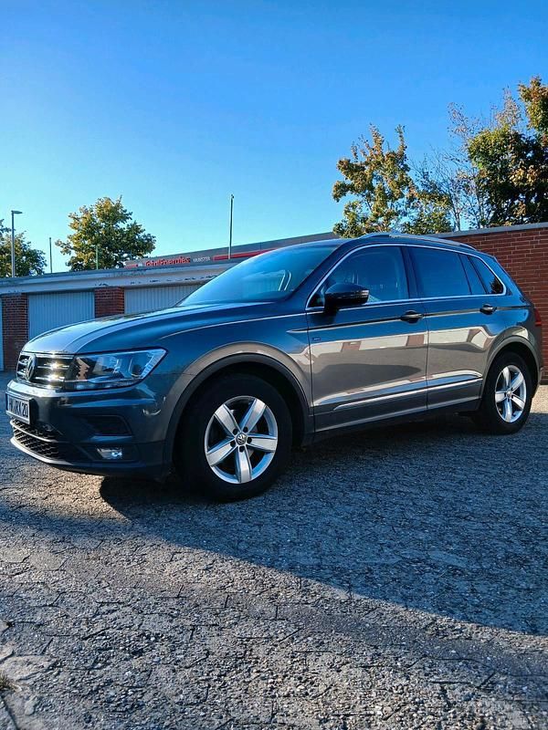Grün Gebraucht 2018 VW Tiguan Edition SUV | 13.900 € (Fairer Preis) - Bild 1/4
