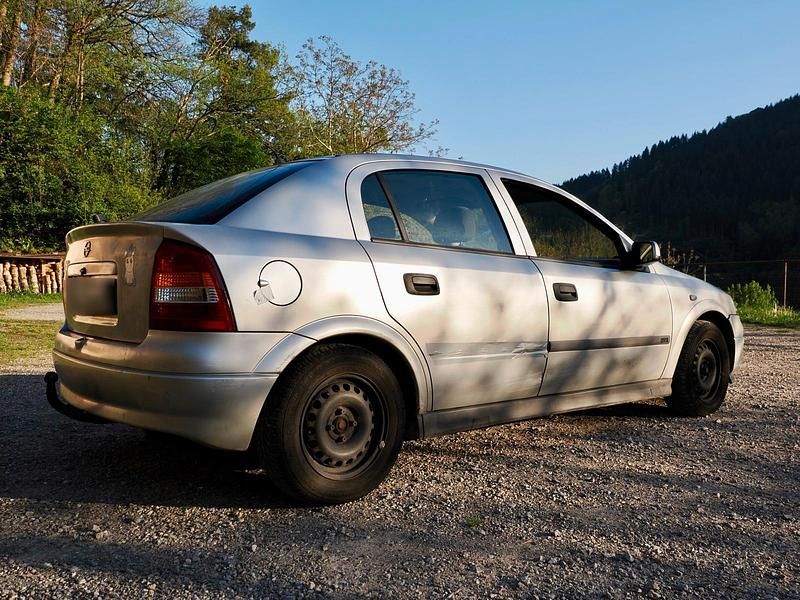 Gebraucht Opel Astra Selection 101 PS (74 kW) 2001 Silber Limousine