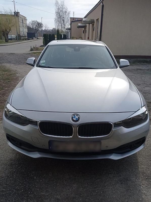 Gebraucht BMW 318 Advantage 150 PS (110 kW) 2016 Silber Limousine