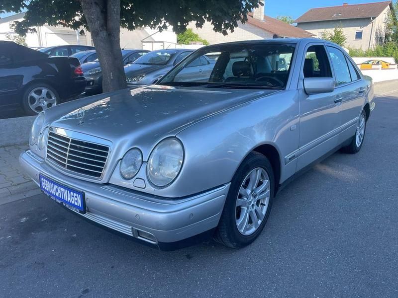 Silber Gebraucht 1998 Mercedes E320 Limousine | 3.497 € (Fairer Preis) - Bild 1/4