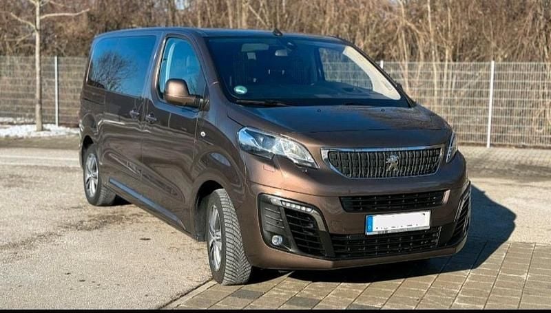 Braun Gebraucht 2018 Peugeot Traveller Van / Kleinbus | 20.990 € (Fairer Preis) - Bild 1/4