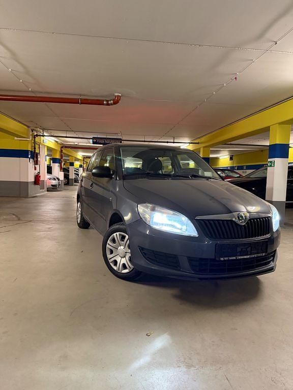 Gebraucht Skoda Fabia Active 75 PS (55 kW) 2012 Grau Limousine