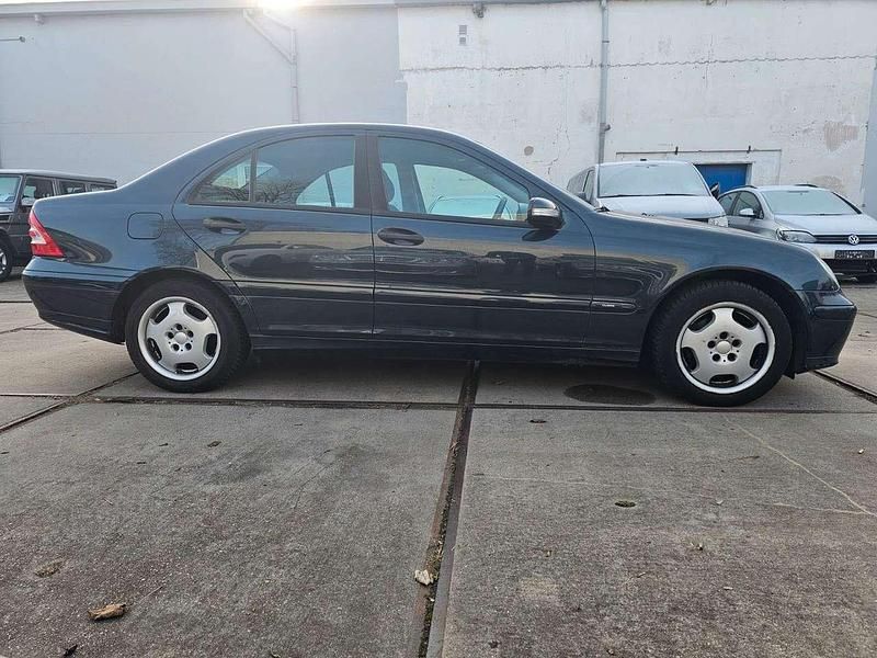 Gebraucht Mercedes C200 163 PS (119 kW) 2004 Smaragdschwarz  metalliclack Limousine