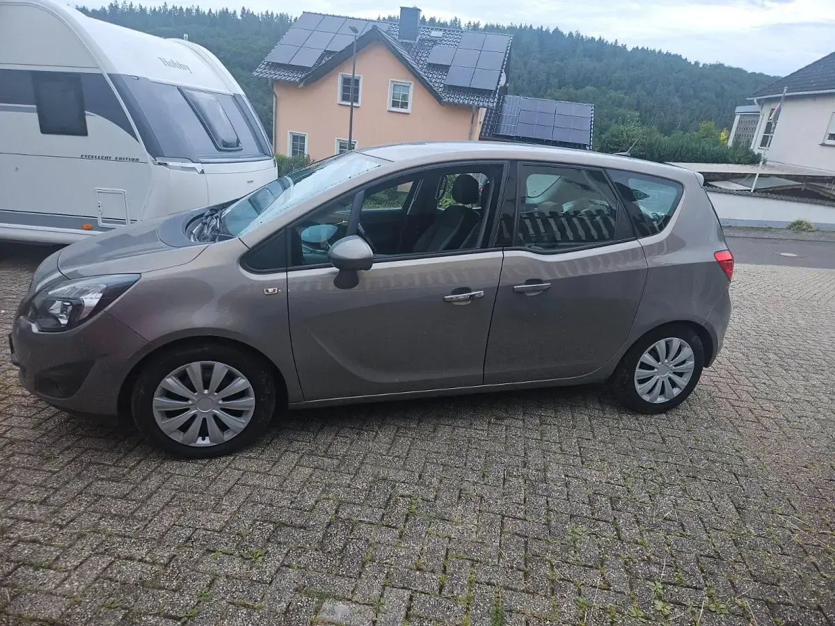 Gebraucht Opel Meriva 100 PS (73 kW) 2010 Braun Van / Kleinbus