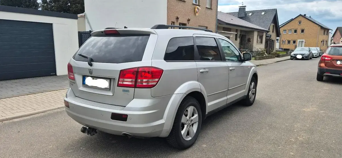 Gebraucht Dodge Journey 140 PS (102 kW) 2010 Silber SUV