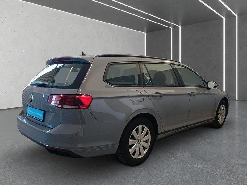 Gebraucht VW Passat 150 PS (110 kW) 2022 Grau Kombi