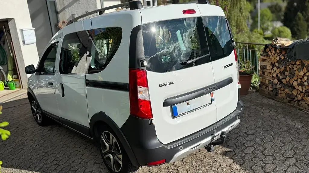 Gebraucht Dacia Dokker Stepway 90 PS (66 kW) 2018 Weiß Van / Kleinbus