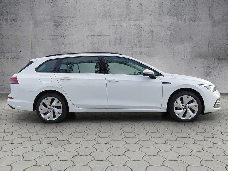 Gebraucht VW Golf VIII Style 150 PS (110 kW) 2022 Pure white Kombi