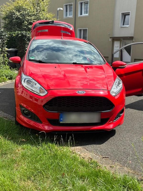 Rot Gebraucht 2016 Ford Fiesta ST-Line Kleinwagen | 7.500 € (Fairer Preis) - Bild 1/4