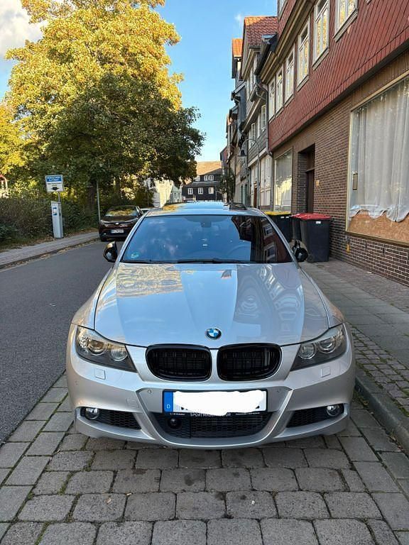 Silber Gebraucht 2009 BMW 335 M Performance Limousine | 22.500 € (Teuer) - Bild 1/4
