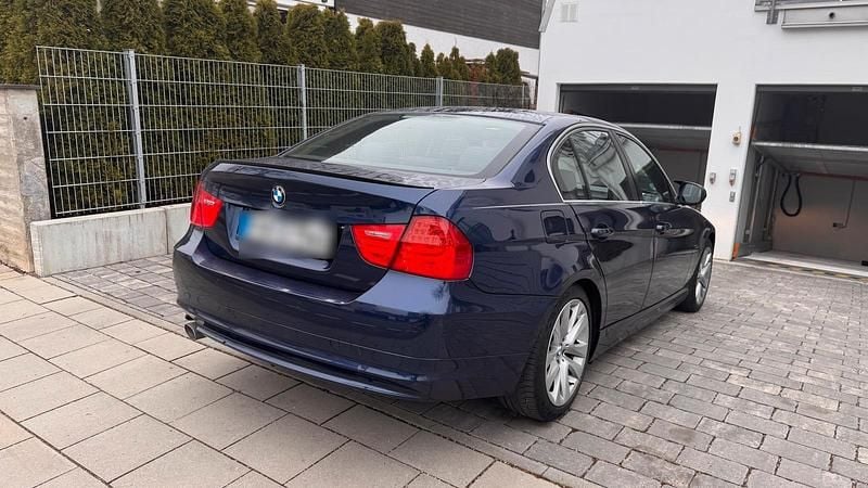 Gebraucht BMW 318 143 PS (105 kW) 2011 Blau Limousine