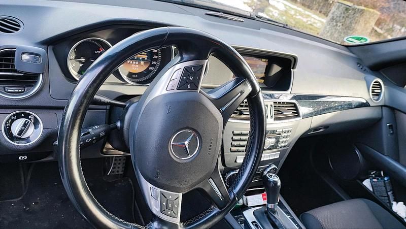 Schwarz Gebraucht 2011 Mercedes C220 Kombi | 7.500 € (Fairer Preis) - Bild 1/4